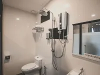 V3 Hotel & Residence Seri Alam Hotel di Masai