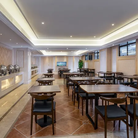 Vienna International Hotel (Dongguan Shilong Huixing Business Center)