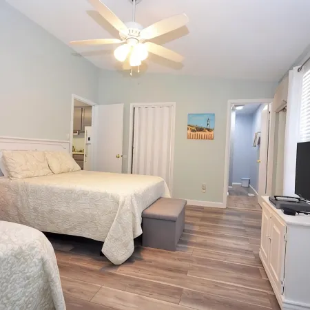 Beautiful Cottage - Sleeps 8 -Bayside