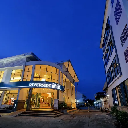 Riverside Hotel