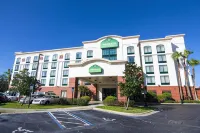Wingate by Wyndham - Orlando International Airport - Parkplatz