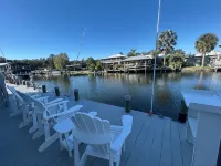 Waterfront retreat with boat dock & private ramp right off the river - 2 stjerner