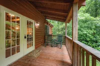 Insignificant Cabin: Spacious 5BR, 3.5BA Retreat with Hot Tub