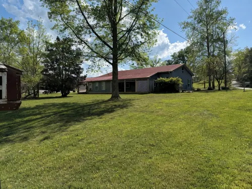 Spacious and comfortable 3-bedroom house in peaceful Somerset, KY. All amenities - 3-Star
