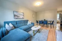 3BR 6Beds 5min Walk distance to Metro, Free Parking, next to Place Bell AC