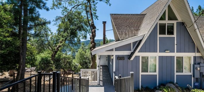 Lake View Home, 2 Spacious Decks, Fire Pit, WiFi, on Sight Casita Option Avail. Hotels in Lake Arrowhead