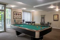 City Views | Prime Downtown Stay w/ Pool, Gym + Walk to Robson & Dining - Condos