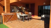 A spacious first floor with views of the vineyards and the sea.