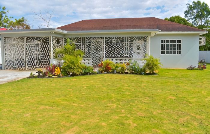 Luxury 3Br Villa I Private Pool I Wi-Fi I 30 Minutes from Montego Bay Airport!