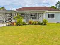 Luxury 3Br Villa I Private Pool I Wi-Fi I 30 Minutes from Montego Bay Airport! Hotels in Corral Spring