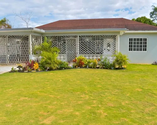 Luxury 3Br Villa I Private Pool I Wi-Fi I 30 Minutes from Montego Bay Airport! Hotéis em Corral Spring