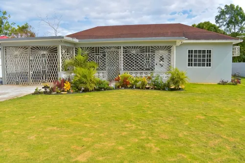 Luxury 3Br Villa I Private Pool I Wi-Fi I 30 Minutes from Montego Bay Airport! - 3-Sterne