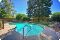 Charming 3-bedroom bungalow with WiFi and AC in delightful Folsom