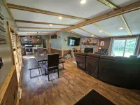 Beautifully Remodeled Private Cabin in the Woods with Screen Porch - 3-Sterne