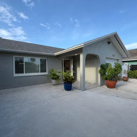 5 Minutes to Vanderbilt Beach, Dining, ShoppingFamily-Pool-Home Naples FL