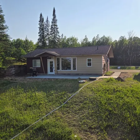 "Haufer Hall" - Charming 2-bedroom cabin on beautiful Little Boy Lake.