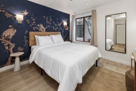 Little Italy Inn - Limited Service Apart Hotel