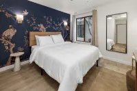 Little Italy Inn - Limited Service Apart Hotel - Apartments