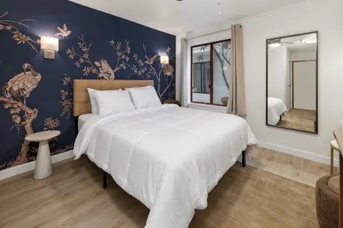 Little Italy Inn - Limited Service Apart Hotel - Apartments