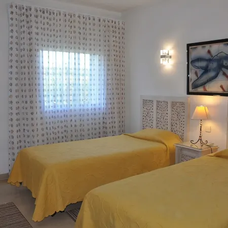 Luxury Villa with private salt water pool, near beach, golf courses. Free Wi-Fi