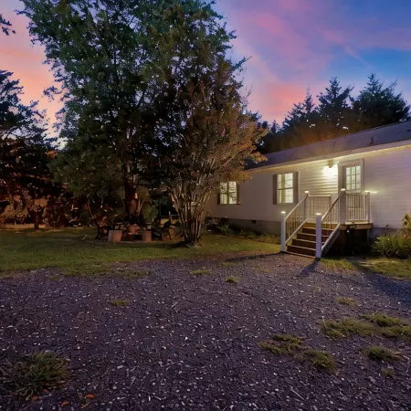 Captain's Cottage- Walking distance to beach, 10 Mins to DE Turf