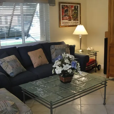 Perfect Location in Olde Naples