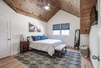 Sebago, newer construction, lake access, AC, 3bd2.5bth, Long Beach neighborhood
