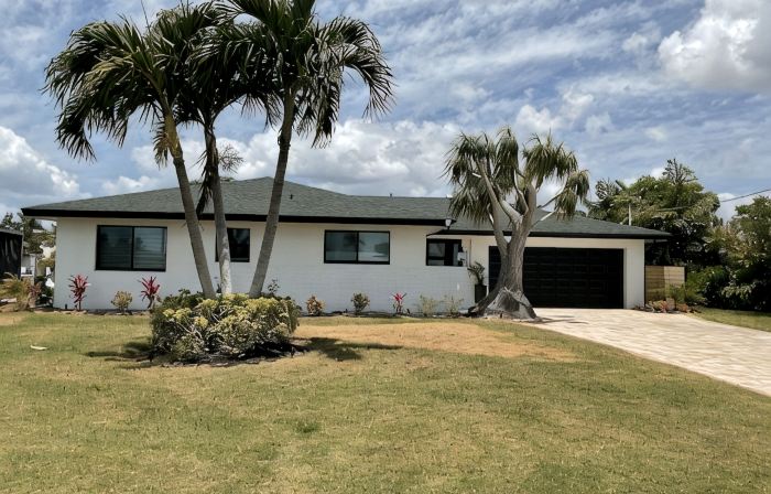 Fort Myers Renovated Luxury Waterfront 3 bed 3 bath with heated pool