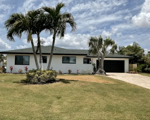 Fort Myers Renovated Luxury Waterfront 3 bed 3 bath with heated pool Hotels in Iona
