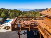 Hilltop Log Cabin on 4.5 Acres. Panoramic Views, Clean and Pet Friendly