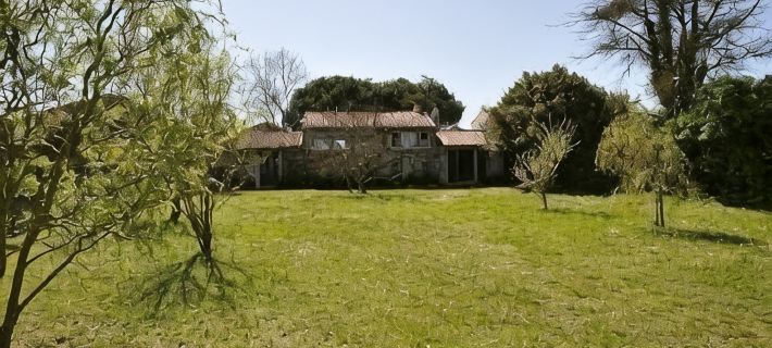 Oléron island large house with private no overlooking, garden near to the ocean Hotels in Saint-Pierre-d'Oleron