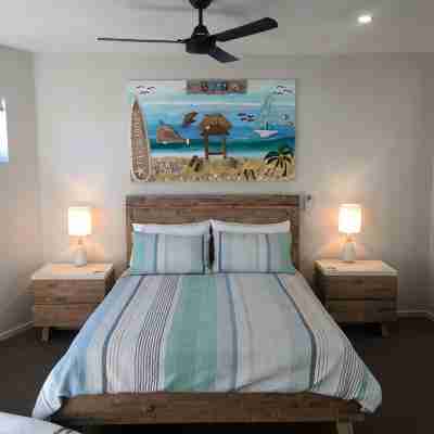 BEACH Luxury Upmarket 2B 2B unit, OCEAN VIEWS! 250m to BUDDINA BEACH! Rooms