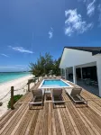"New" 5 bedroom Exuma Beach Front Estate w/ Pool & No Neighbors on either side! - piscina