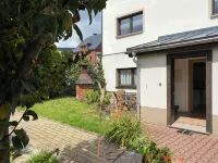 Gemütliche Ferienwohnung Über 2 Etagen mit Garten und Kamin, Haustierfreundlich!