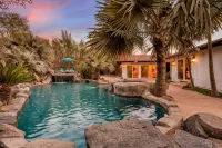 TROPICAL LUXURY OASIS Pool Spa Waterfalls Grotto 8 Bedrooms! - Pool