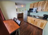 {Forget-Me-Not Inn} Alaskan Waterfront Vacation Rental (Deer Suite)