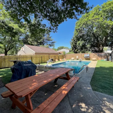 Outdoor Inground Pool, Indoor Arcade / Gameroom, Only 10 Min. to GR!