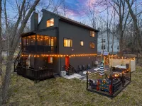 Poconos FUN! Hot Tub, Fire Pit, Game Room, Arcade - Homestays