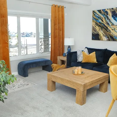 Bright and sunny 1-bdr guest suite in South Calgary