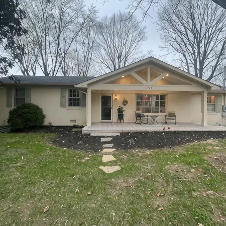 Muletown's Cozy Classic w/ hot tub, outdoor game area, and fire pit