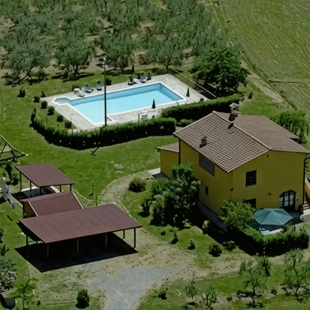 Villa with pool in Tuscany, close to San Gimignano and Volterra