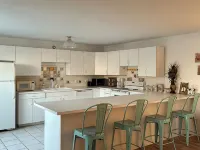 Pop & Grand's on the Square!  Apartment with a balcony on the square Hotels in Stone County
