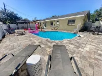 Backyard Paradise - POOL, MINI GOLF & BAR - Pools