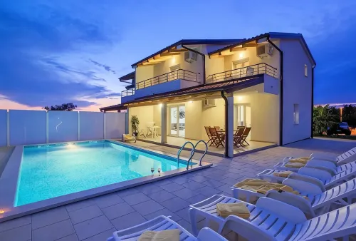 Exclusive  Star Villa with Pool Near Umag - WiFi