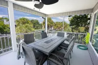 Beautiful New Home on Weeki Wachee River with boat dock - 3つ星