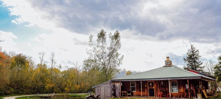 Rustic Cabin w/ 29 Acres. Hot Tub, Wood Stove, Nature Trails, Pet Friendly &More Hotels in Cayuga County