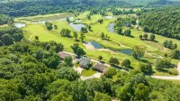 Overlooking 9th Green at Osage National Golf Resort - Wifi