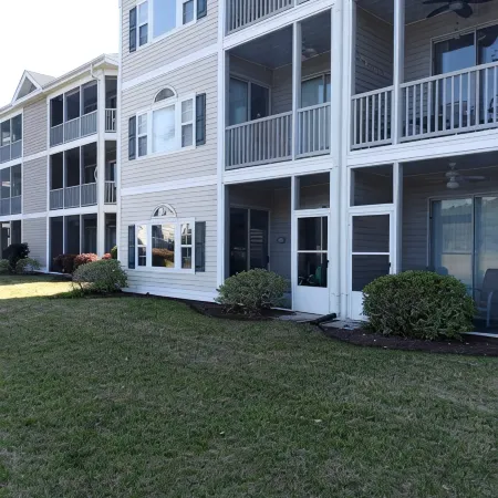 1st Floor 3 Br Condo with Free Wifi <Br>