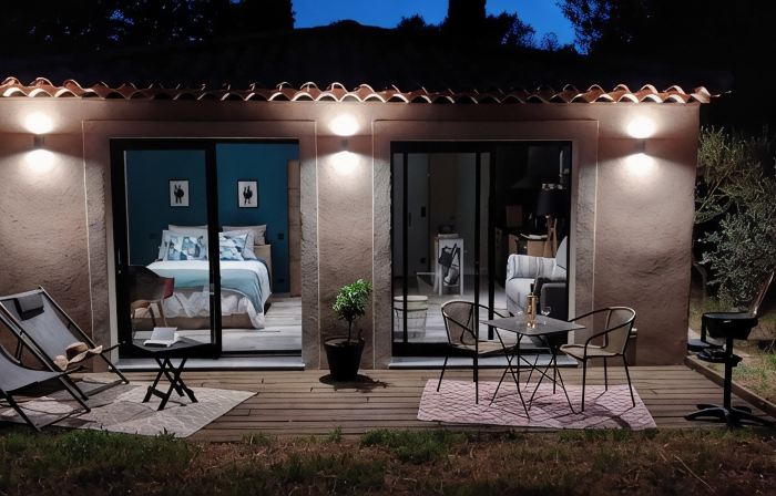 In the Calm of Green Provence<Br loading=