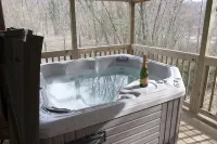 Romantic Cabin at Beautiful Lake Lure!
